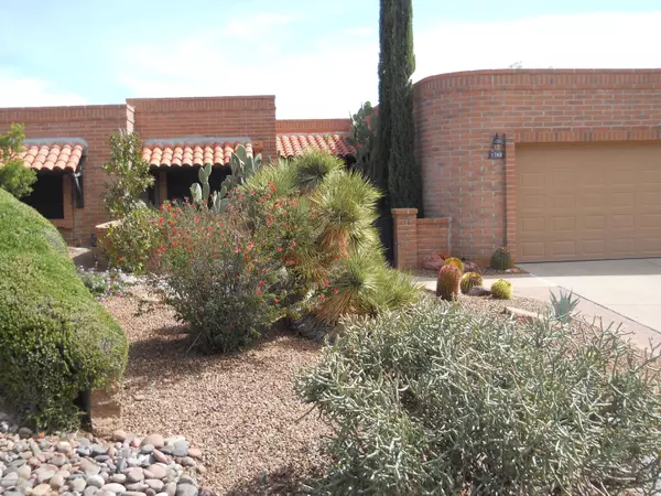 1740 W Camino Urbano, Green Valley, AZ 85622