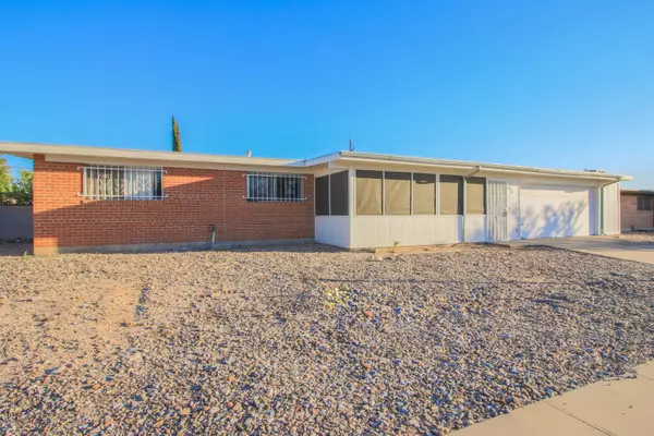 8876 E Mcclellan Street, Tucson, AZ 85710