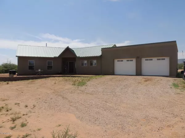 1024 S Willcox Road, Pearce, AZ 85625