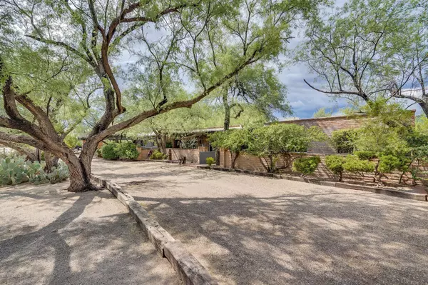 8901 E Bears Path Road, Tucson, AZ 85749