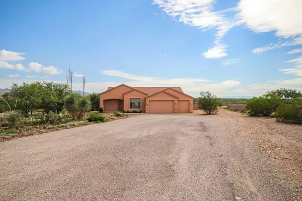 14028 S Broken Spoke Lane, Vail, AZ 85641