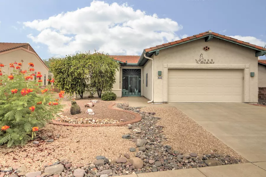 297 N Crescent Bell Drive, Green Valley, AZ 85614