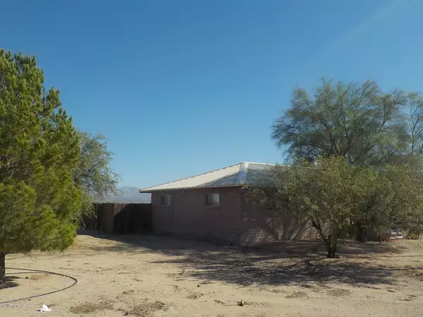 Safford, AZ 85546,886 W 40th Street