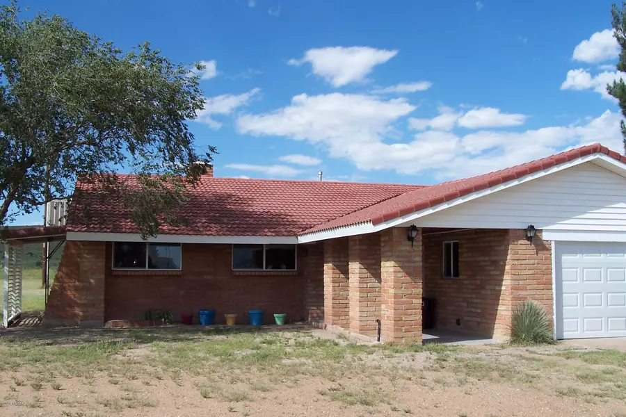 5218 E Mogollon Drive, Pearce, AZ 85625