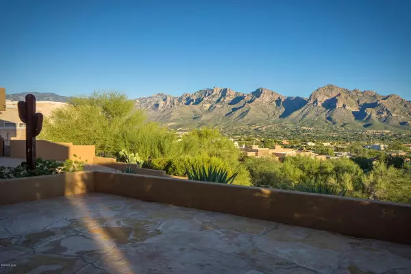 1030 W Dream Chaser Court, Oro Valley, AZ 85737