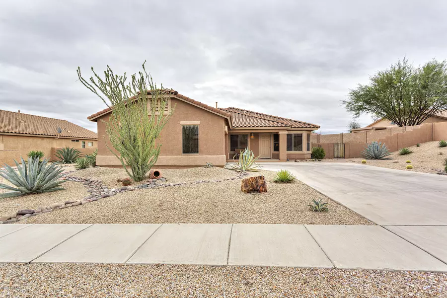 681 W Via Alamos, Green Valley, AZ 85614