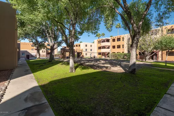 1810 E Blacklidge Drive #1021, Tucson, AZ 85719