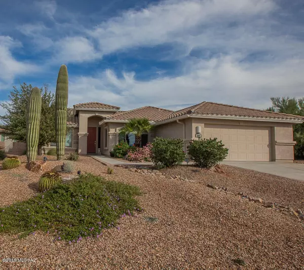 664 N Pebbles Ridge Drive, Green Valley, AZ 85614