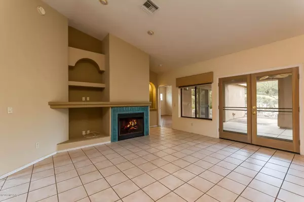 Tucson, AZ 85745,712 S Deer Bend Court