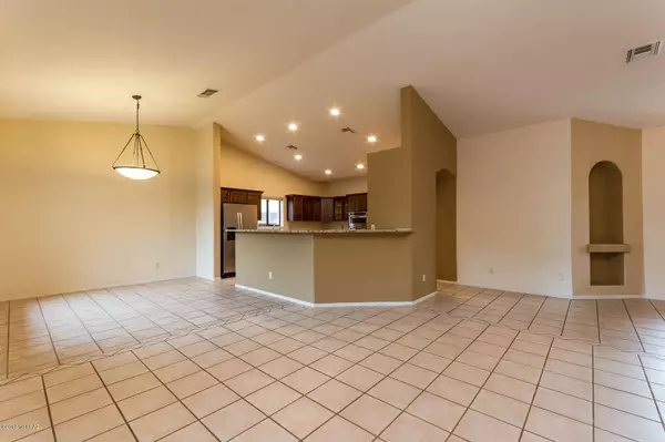 Tucson, AZ 85745,712 S Deer Bend Court