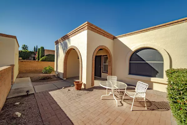 1538 W Calle Hacienda, Green Valley, AZ 85622