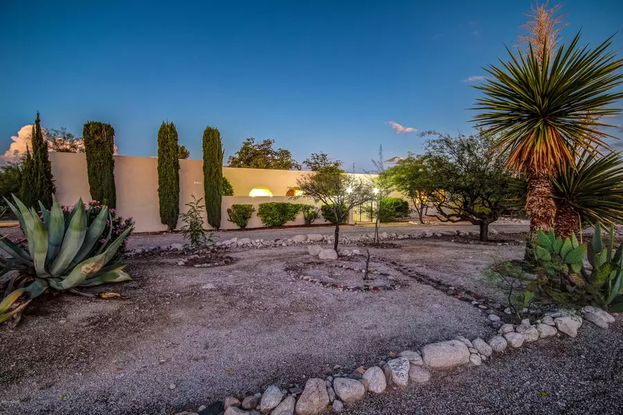 8200 E Camino Herradura, Tucson, AZ 85750