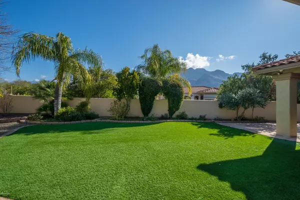 9782 N Golden Sun Drive, Oro Valley, AZ 85737