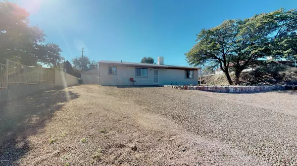 420 N Chaparral Street, Oracle, AZ 85623