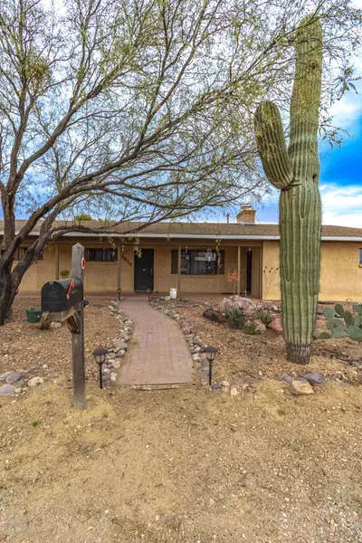 9025 W George Street, Tucson, AZ 85735