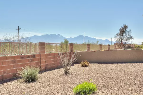 772 N Cedar Bend Avenue, Green Valley, AZ 85614