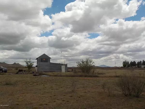 3693 E Deer Haven Ranch Road, Pearce, AZ 85625