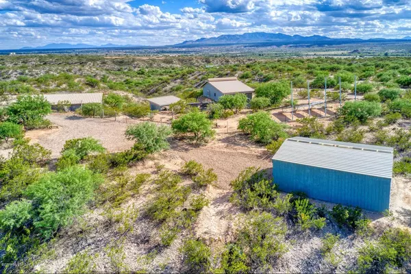 Benson, AZ 85602,975 E Two Hills Back Road