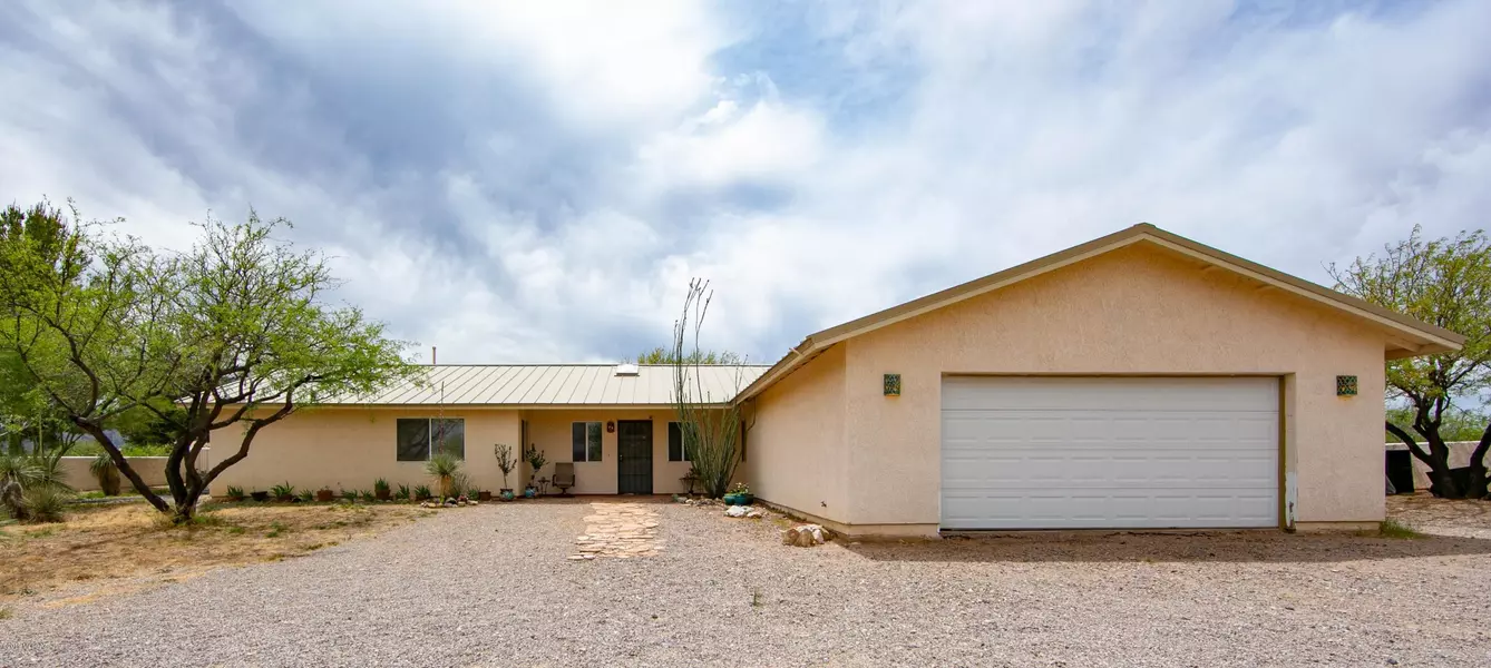 8245 E Bloomfield Road, Hereford, AZ 85615