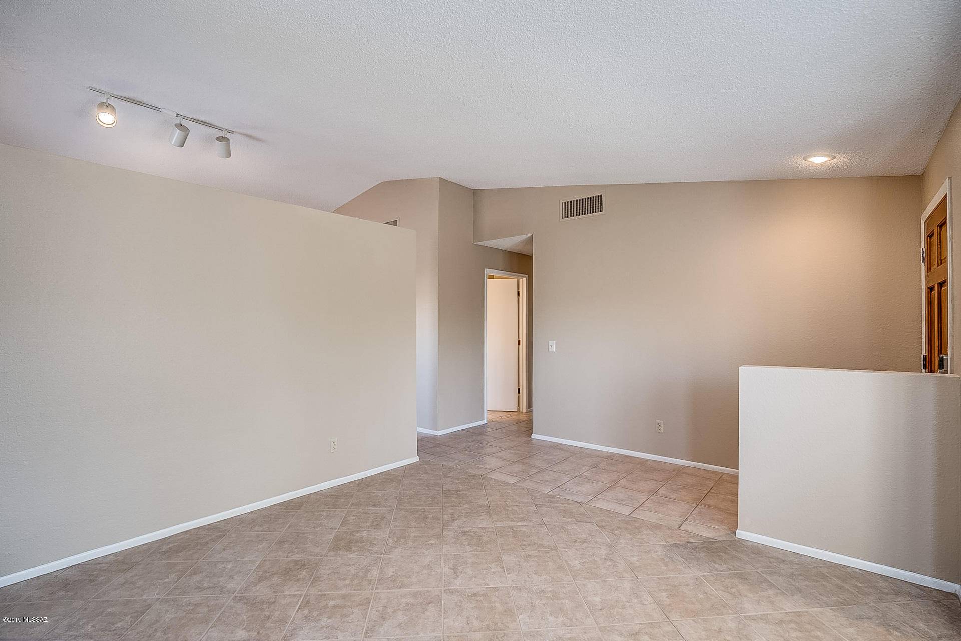 Tucson, AZ 85748,760 S Chimney Canyon Drive