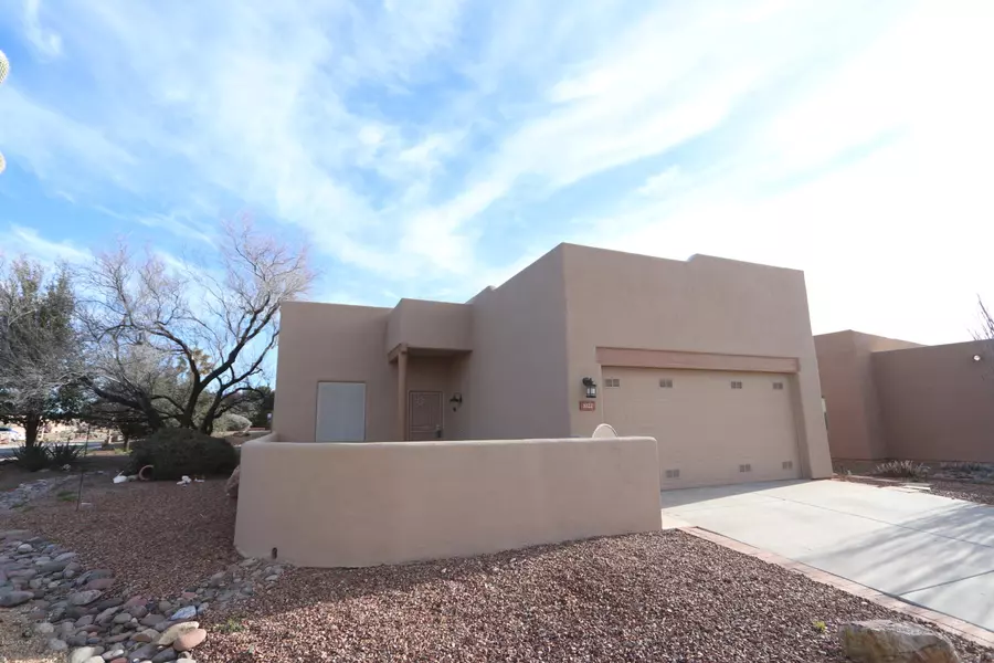 1022 W Blue Fox Road, Green Valley, AZ 85614