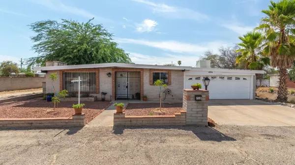 718 S Camino Seco, Tucson, AZ 85710