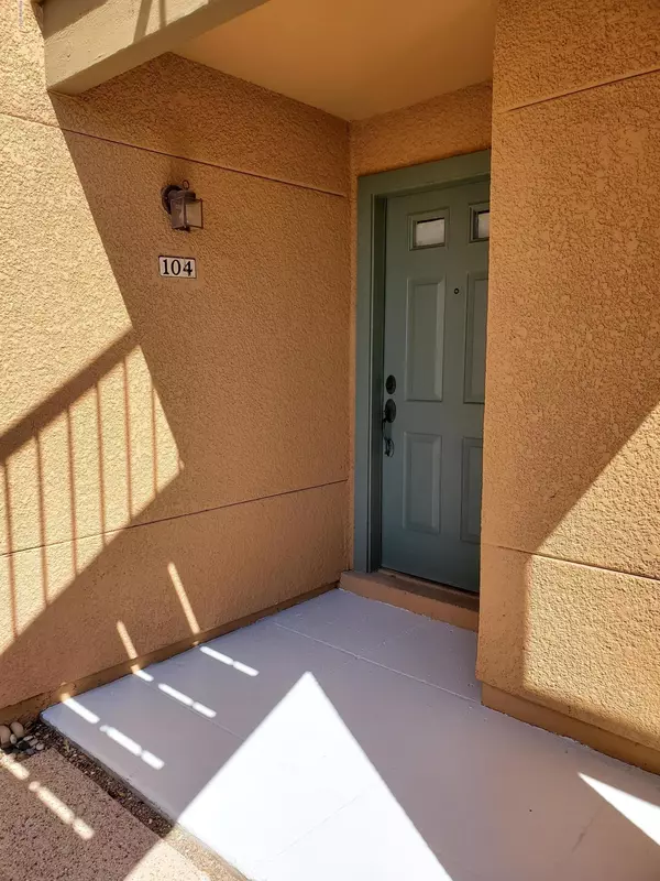 Tucson, AZ 85718,6651 N Campbell  #104