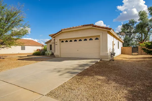 8944 E Martha Root Court, Tucson, AZ 85747