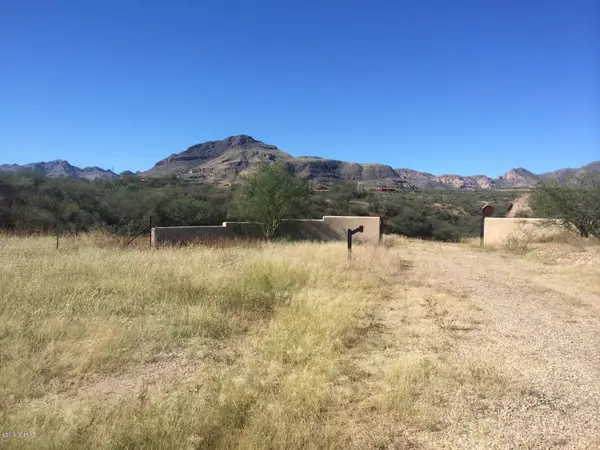 2254 W Frontage Rd, Tubac, AZ 85646