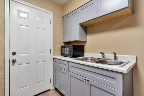 Phoenix, AZ 85040,2331 E Pueblo Avenue