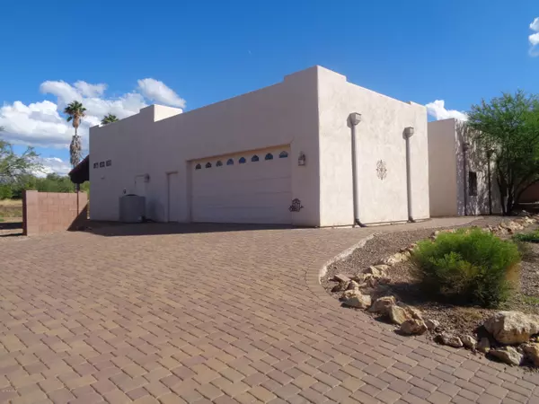 355 S Atlanta Drive, Vail, AZ 85641