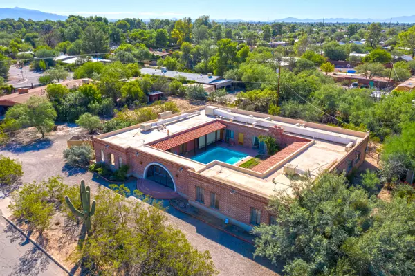 2400 E Greenlee Road, Tucson, AZ 85719