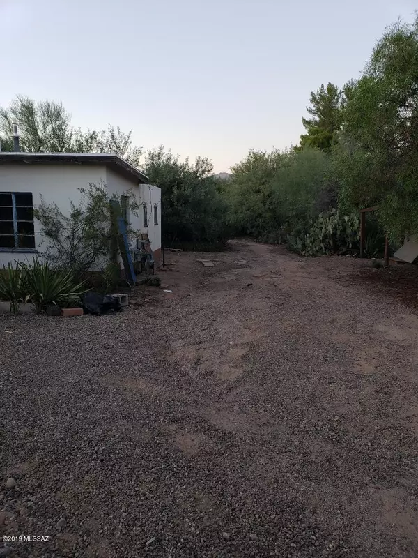 Tucson, AZ 85716,3221 E Kleindale Road #7