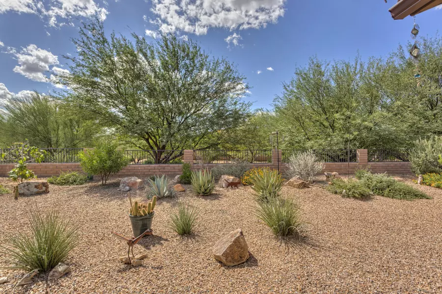 2180 E Thunderchief Drive, Green Valley, AZ 85614