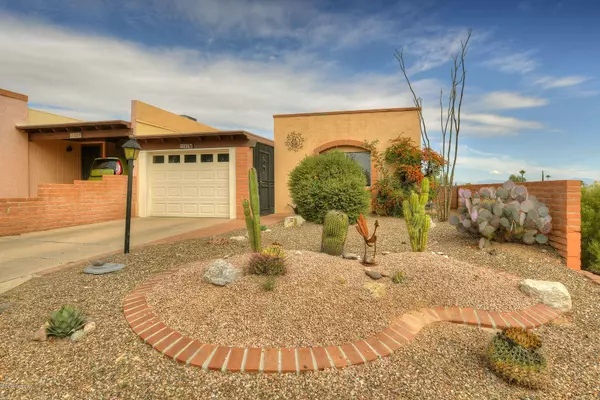 1040 W Camino El Greco, Green Valley, AZ 85622