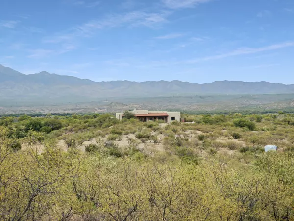 10 KP Ranch Road, Tubac, AZ 85646