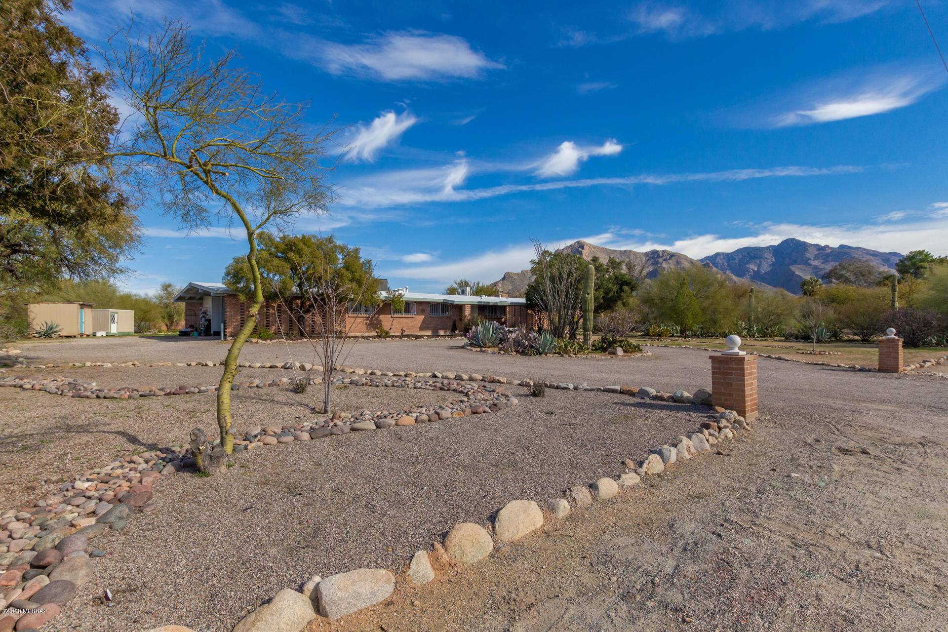 720 W Chapala Drive,  Tucson,  AZ 85704