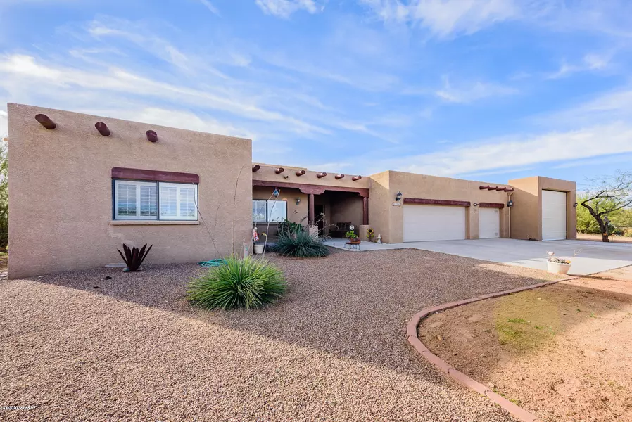 3277 W Helmet Peak Road, Sahuarita, AZ 85629