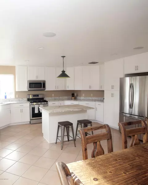 1035 N Javalina Place, Tucson, AZ 85748