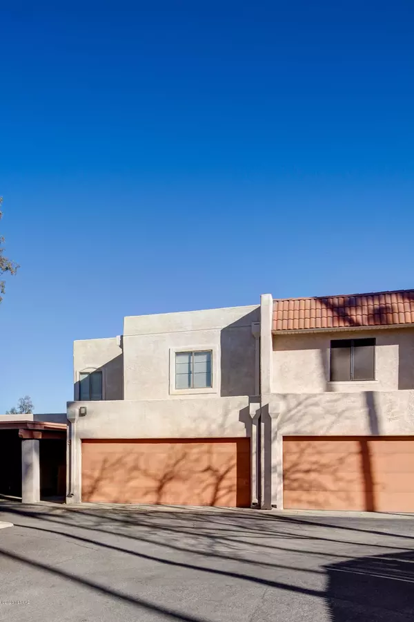 Tucson, AZ 85712,1949 N Swan Road #9