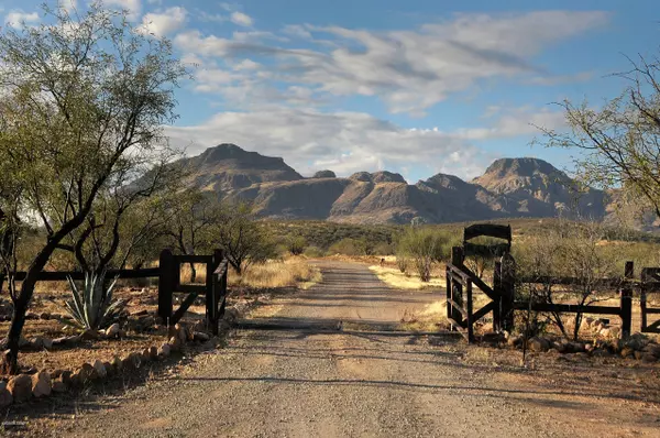 80 Kenyon Ranch Road, Tubac, AZ 85646