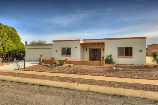 152 E La Espina, Green Valley, AZ 85614