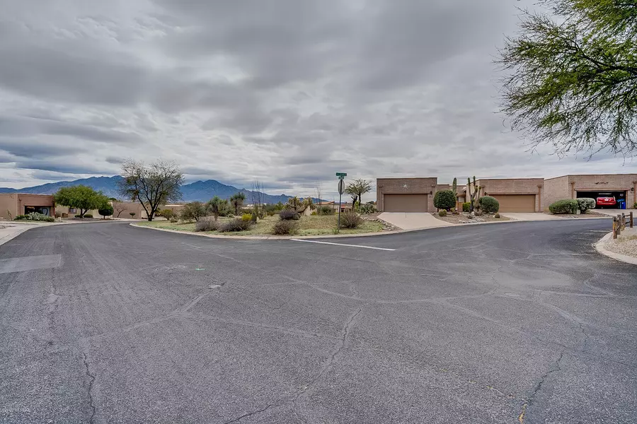 1608 W Calle Zuniga, Green Valley, AZ 85622