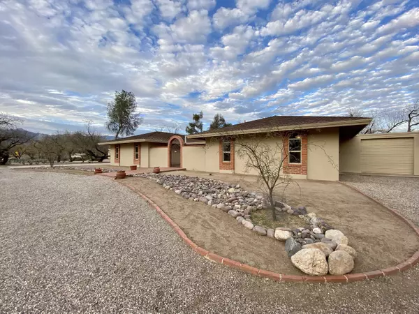 8930 E Bears Path Road, Tucson, AZ 85749