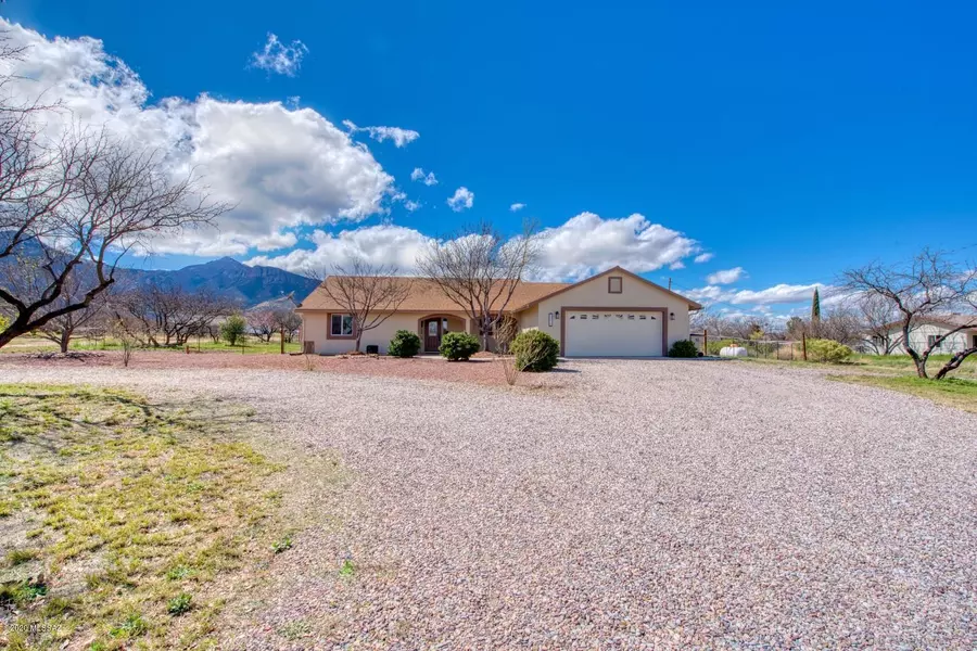 6970 S Jaxel Road, Hereford, AZ 85615