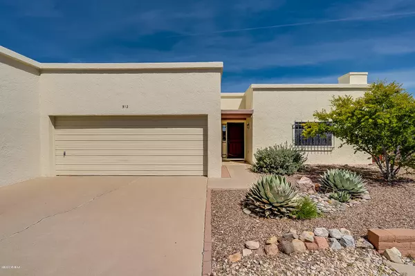 912 W Camino Guarina, Green Valley, AZ 85614