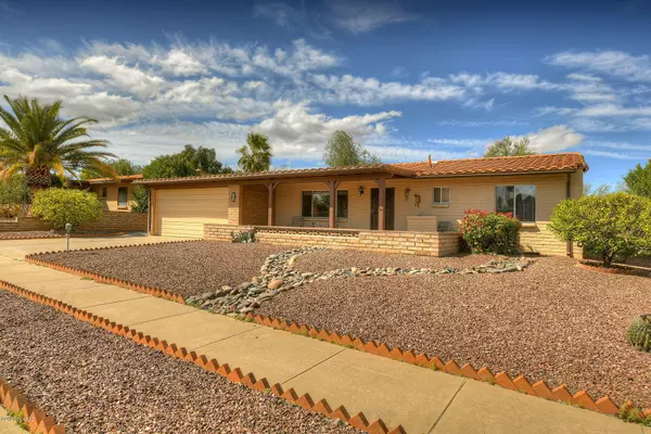 241 E La Espina, Green Valley, AZ 85614