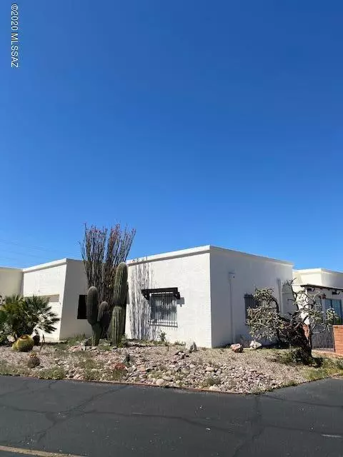 Green Valley, AZ 85614,932 W Camino Guarina