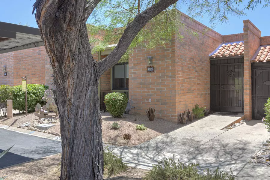 2521 S Calle Del Dante, Green Valley, AZ 85622