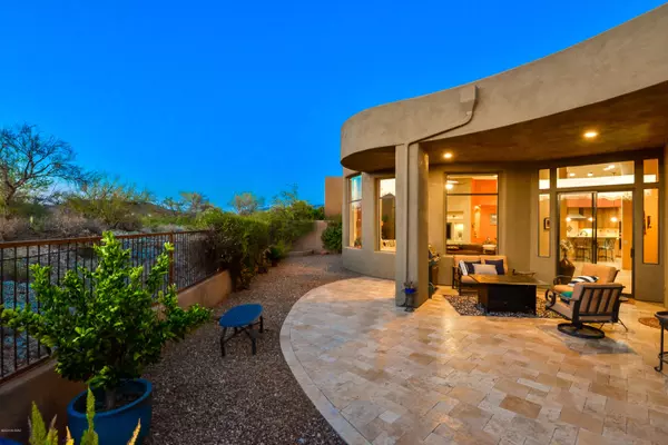 1028 W Lone Mesquite Drive, Oro Valley, AZ 85755